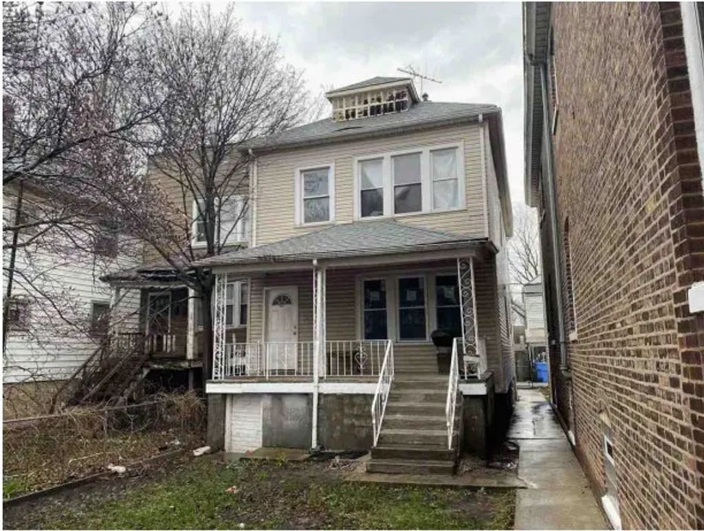 8613 S Houston Avenue, Chicago