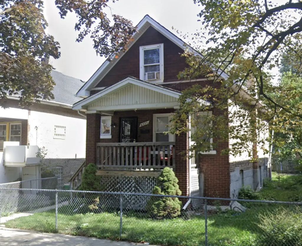 8527 S Colfax Avenue, Chicago, 60617
