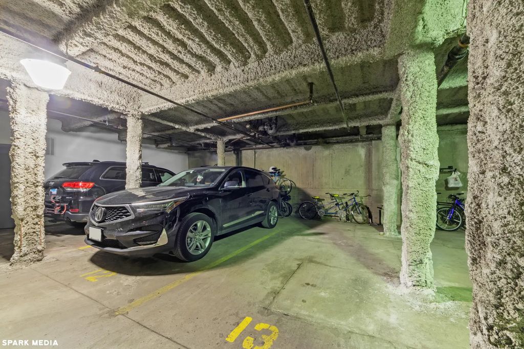 1215 W Gunnison Street P-13, Chicago