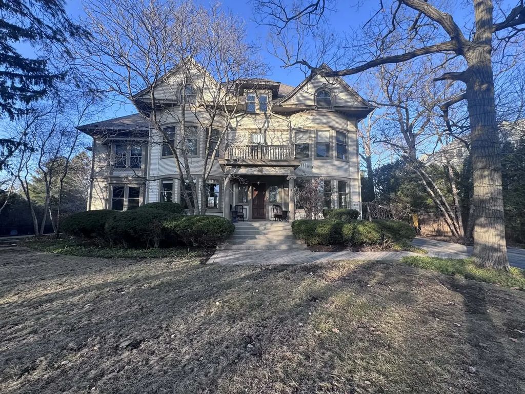 1499 Sheridan Road, Highland Park