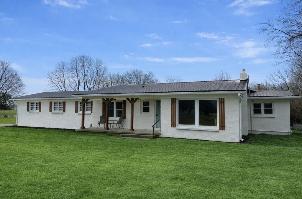 6062 S Us 45 Road, Metropolis