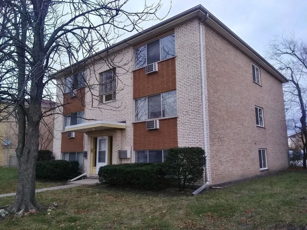 8807 Dee Road, Des Plaines
