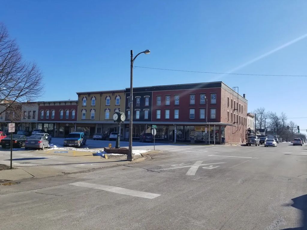 8 E Railroad Street, Sandwich