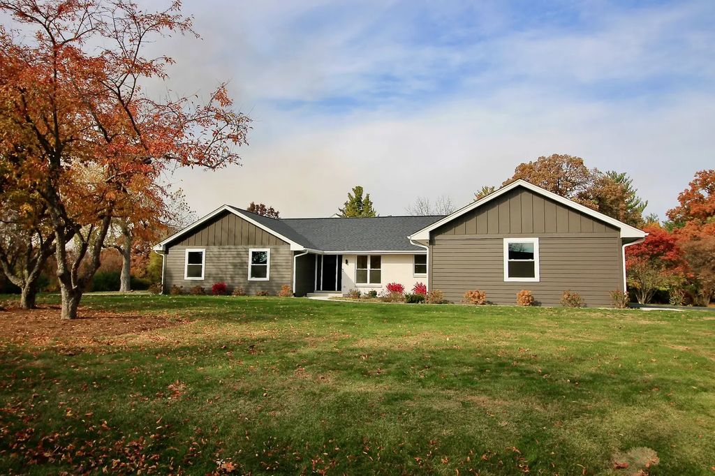 42w668 Steeplechase Drive, St. Charles