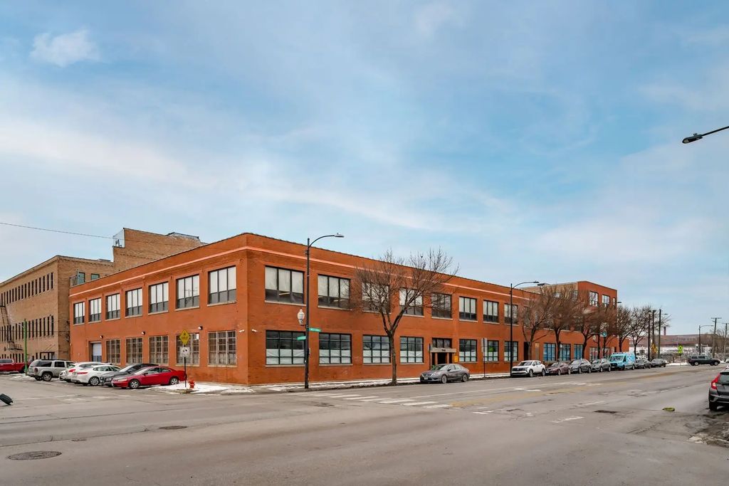 1940 S Western Avenue 205, Chicago