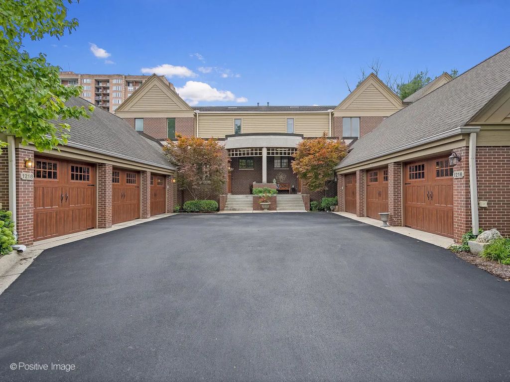 1218 Hawthorne Court, Hinsdale, 60521