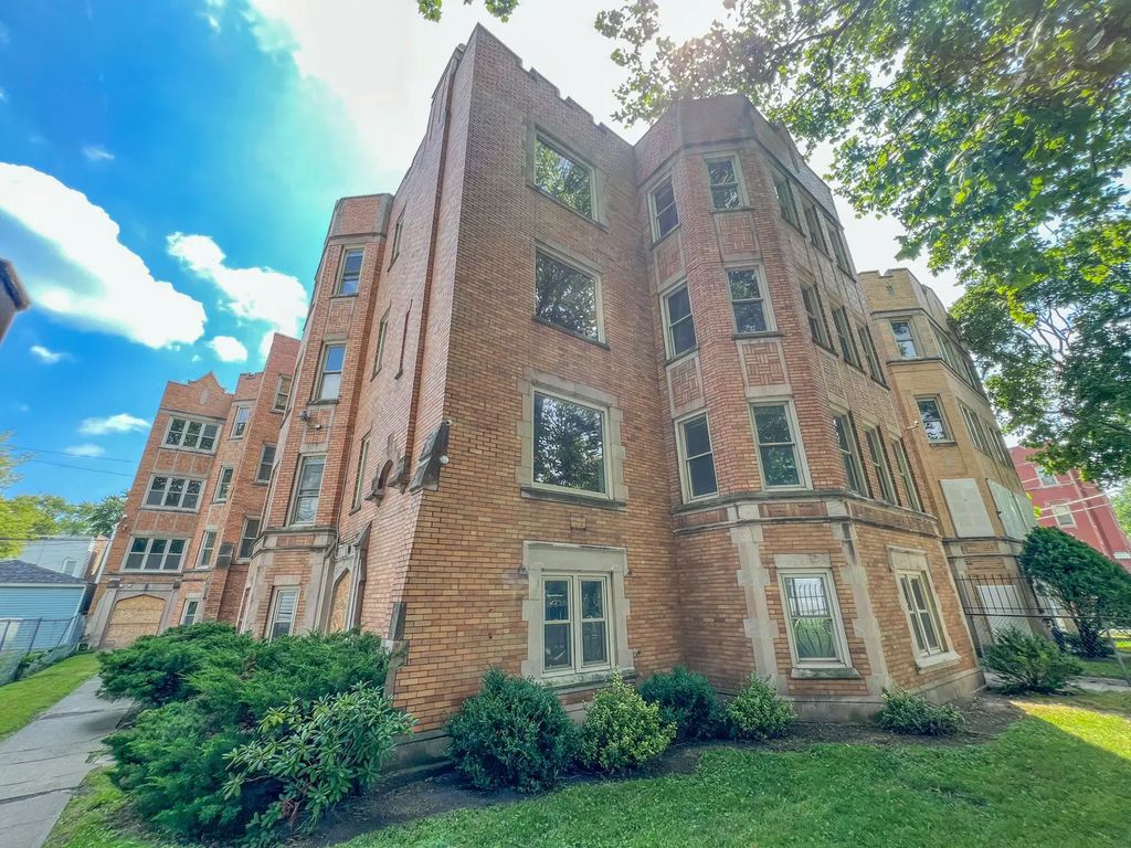 7951 S Muskegon Avenue, Chicago, 60617