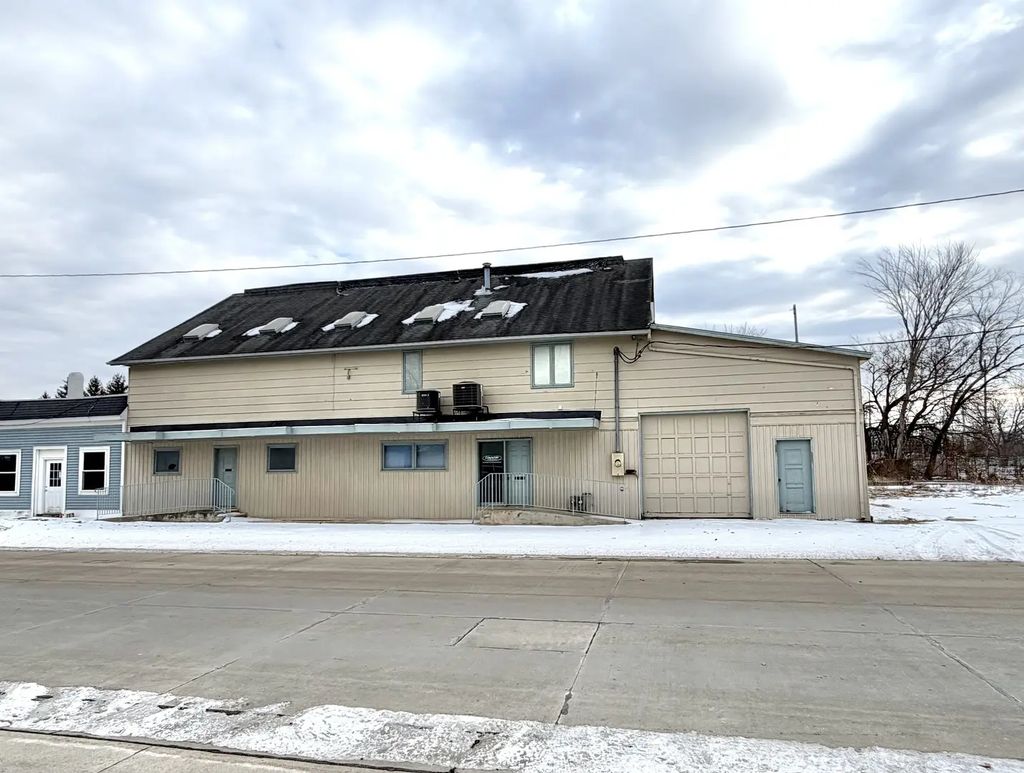 319-321 W. Locust Street, Fairbury