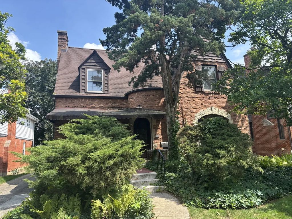 711 S Catherine Avenue, La Grange