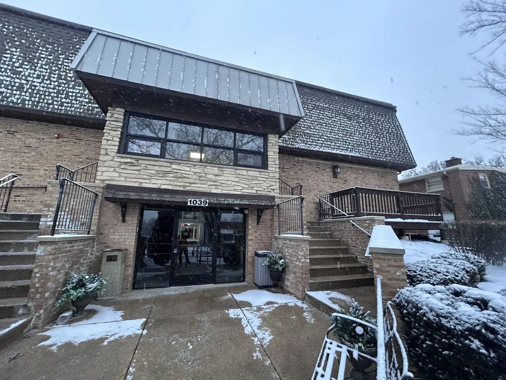 1039 College Avenue B, Wheaton