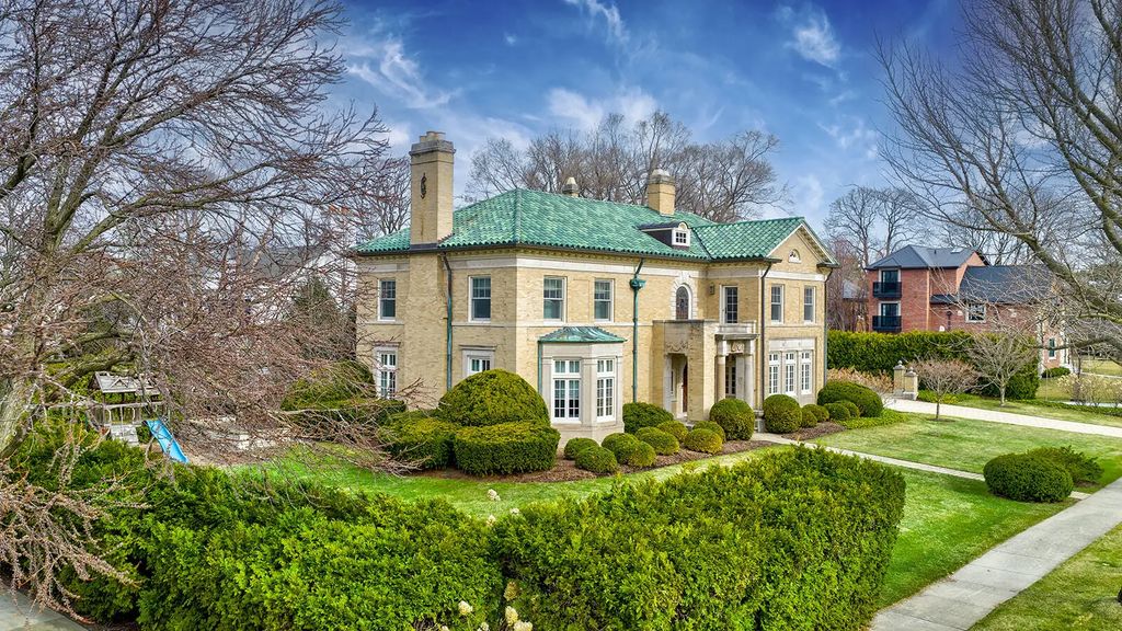 123 Oxford Road, Kenilworth, 60043