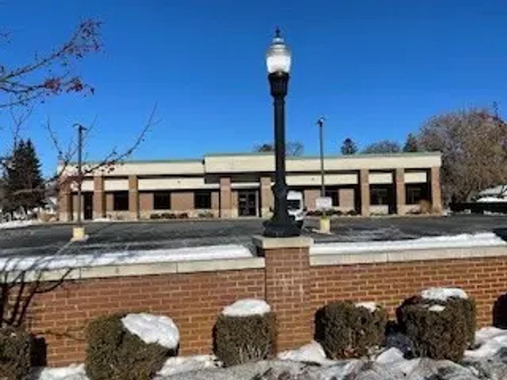 121 W Lincoln Highway, DeKalb