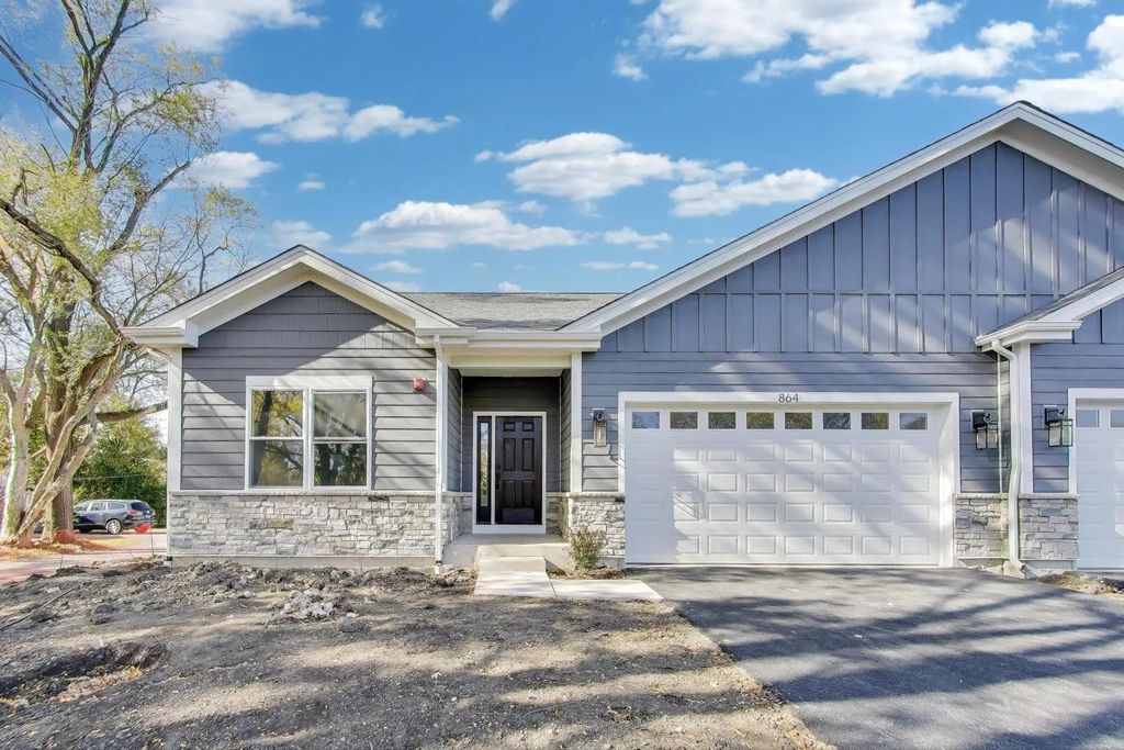 894 N Quentin Road, Palatine