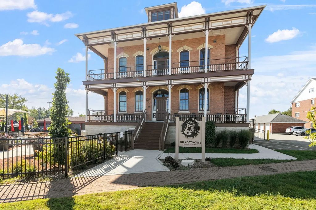 6811 Hickory Street, Tinley Park