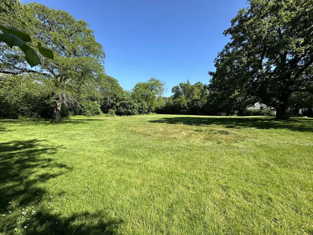 2033 Winnetka Road, Northfield