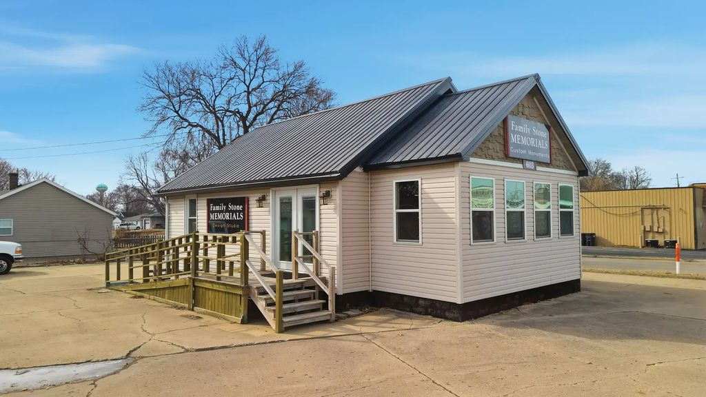 603 W Rock Falls Road, Rock Falls