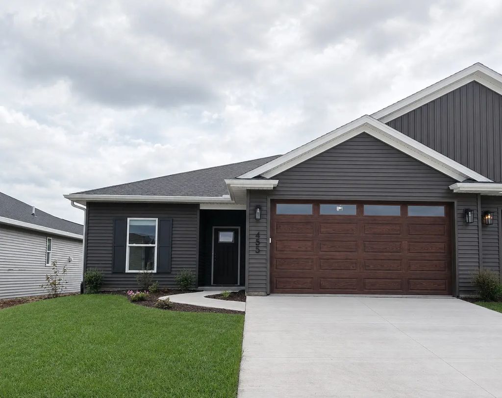 455 N 2nd Avenue, Eldridge