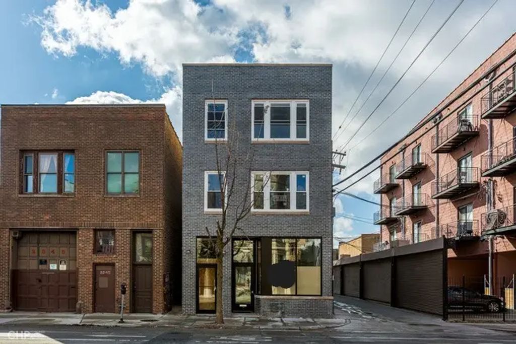 2347 W Taylor Street Storefront, Chicago