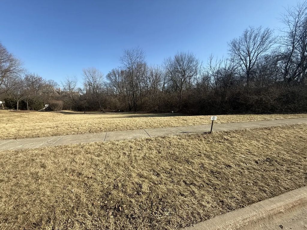 21405 S Woodland Way, Shorewood