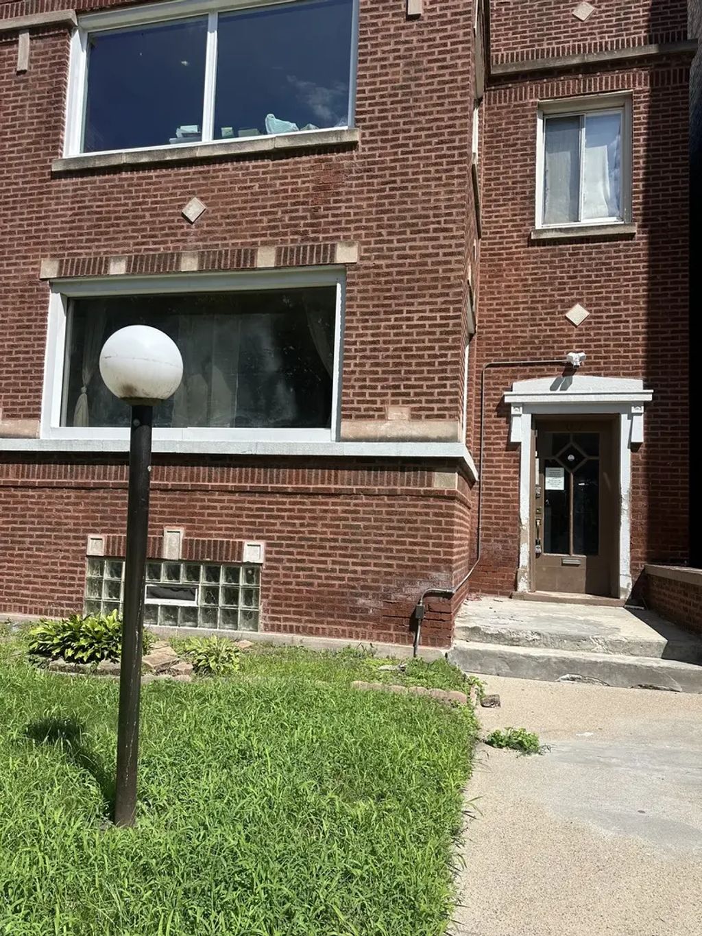 8017 S Saint Lawrence Avenue 1, Chicago
