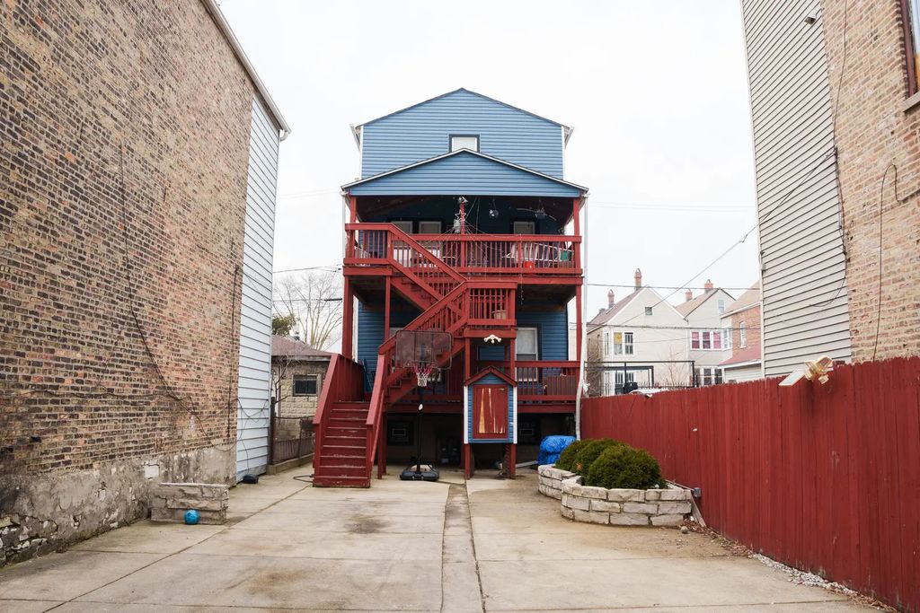 2320 S Albany Avenue, Chicago