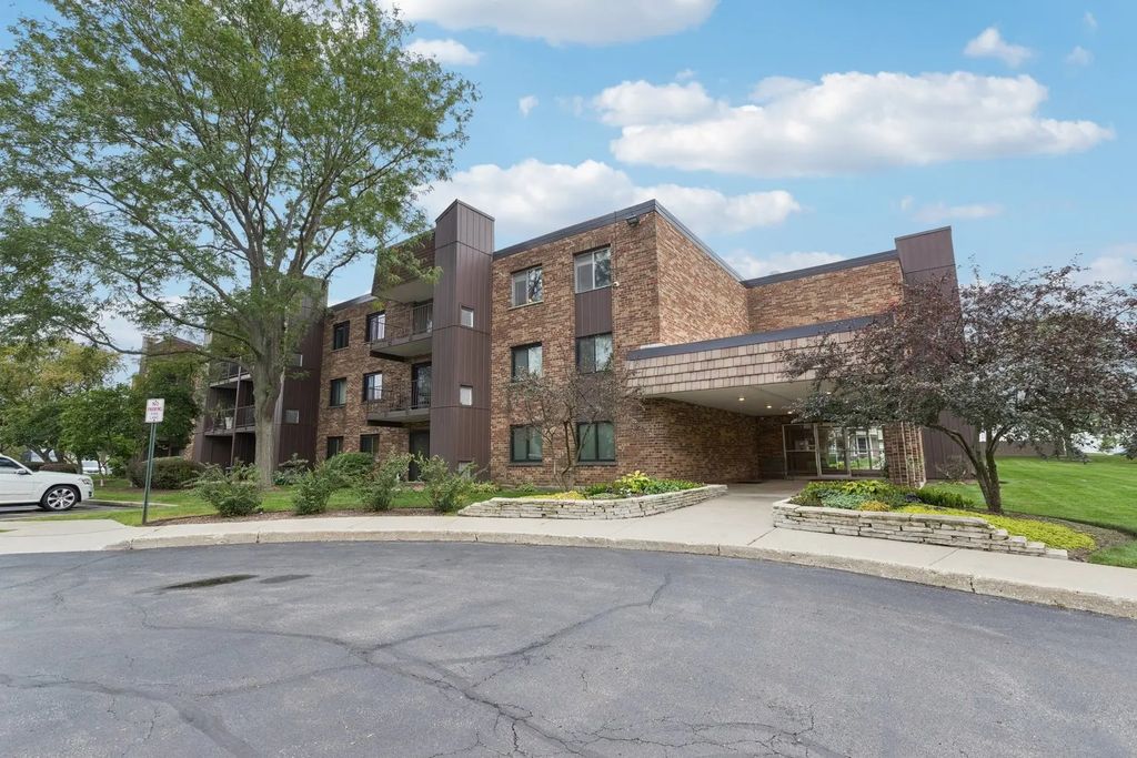 522 E Algonquin Road 201, Schaumburg