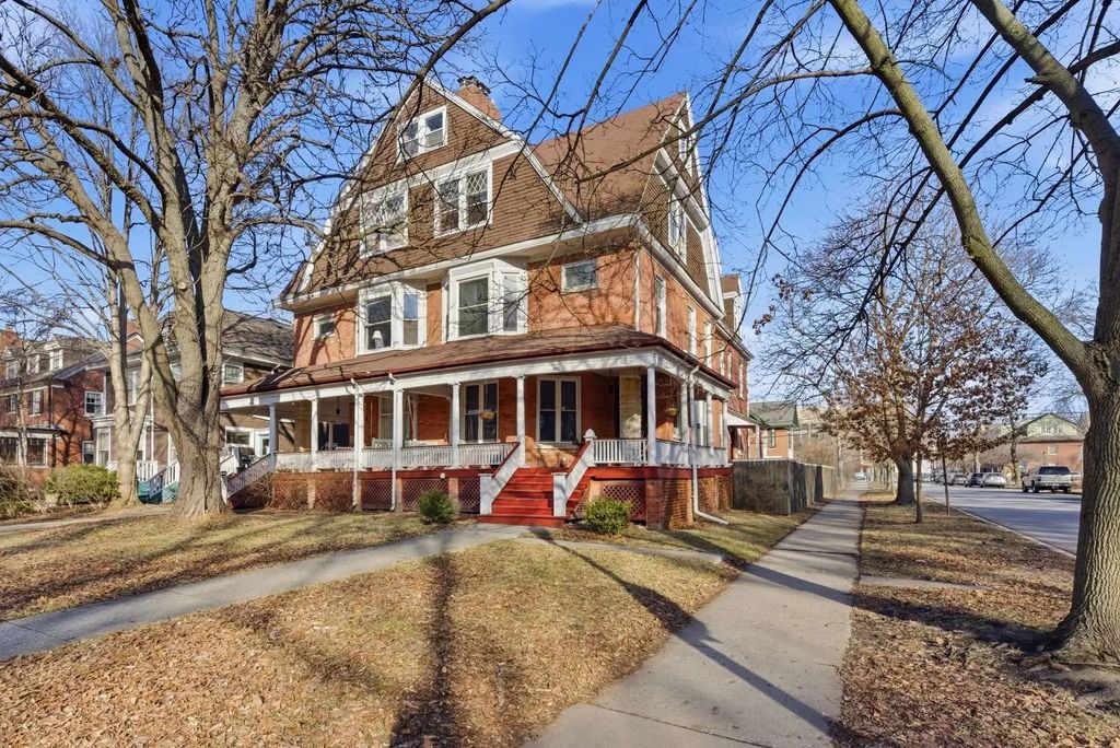 2001 Orrington Avenue 2001, Evanston