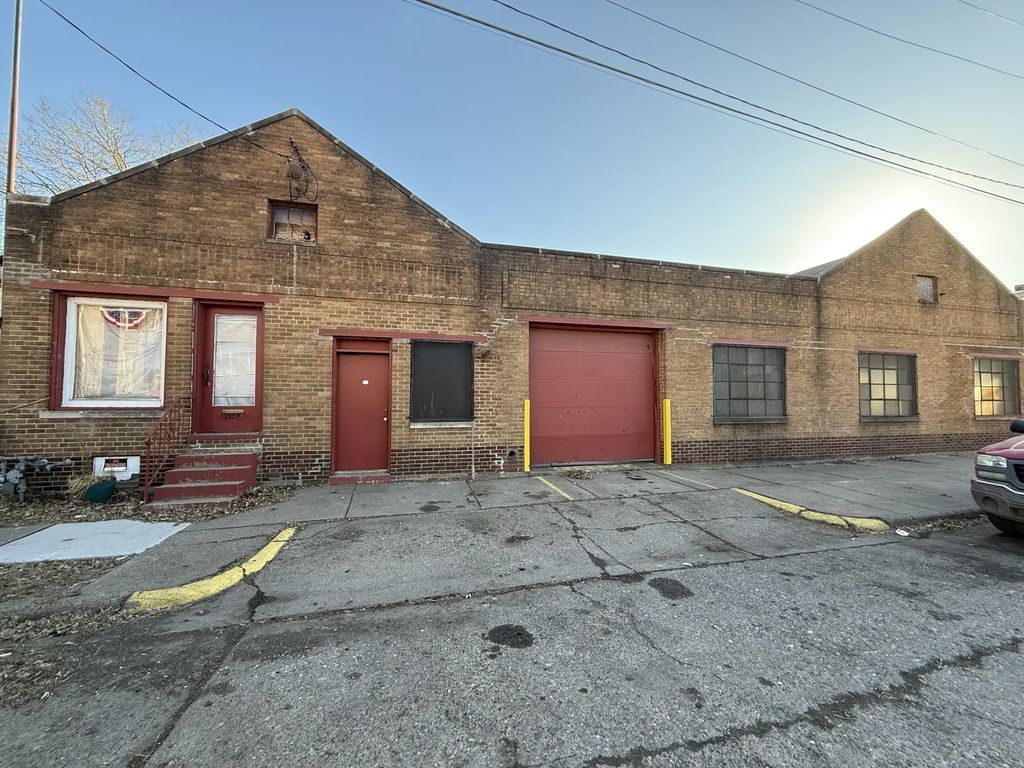 1539 W 2nd Street, Davenport