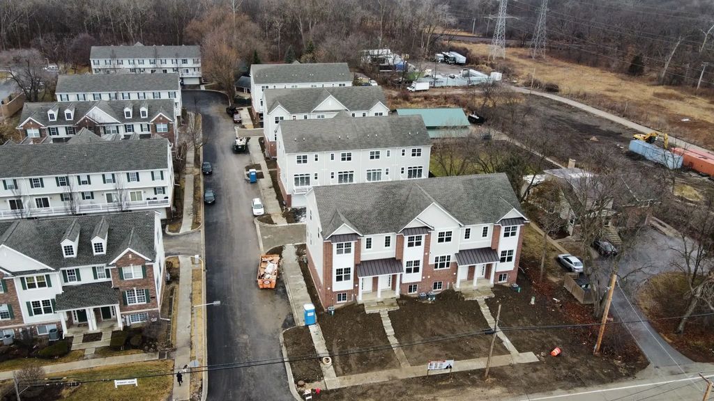 180 Eli Court, Des Plaines