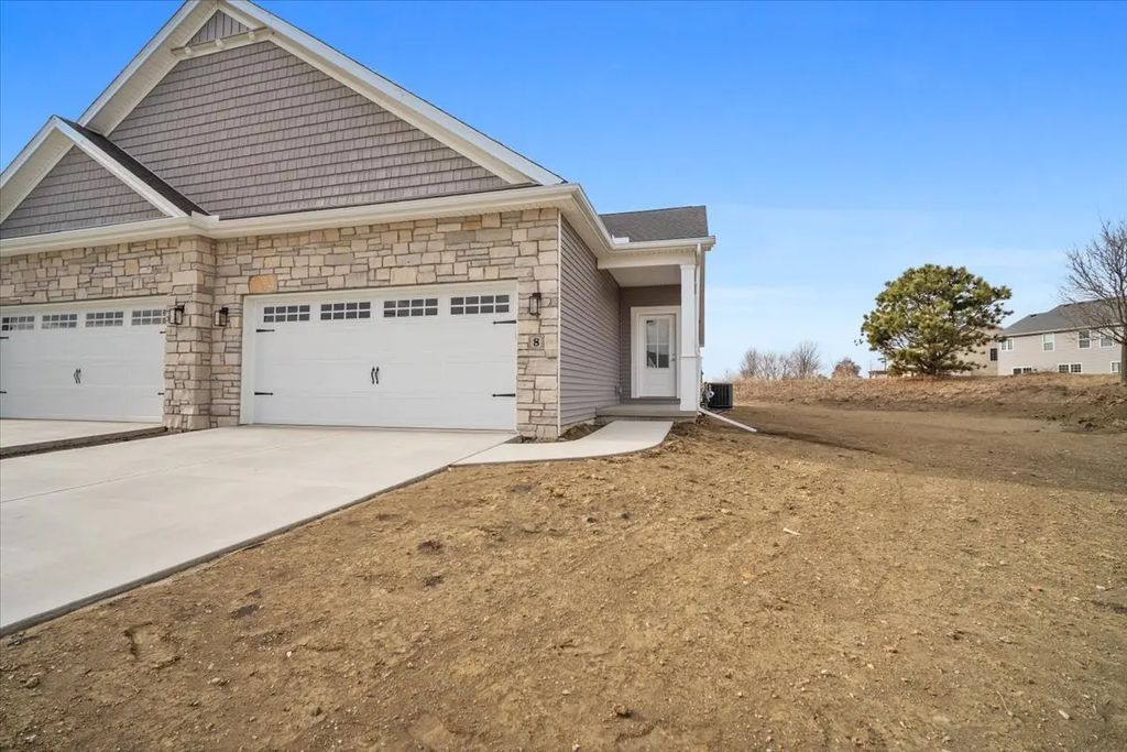 8 Stone Mill Court, Bloomington