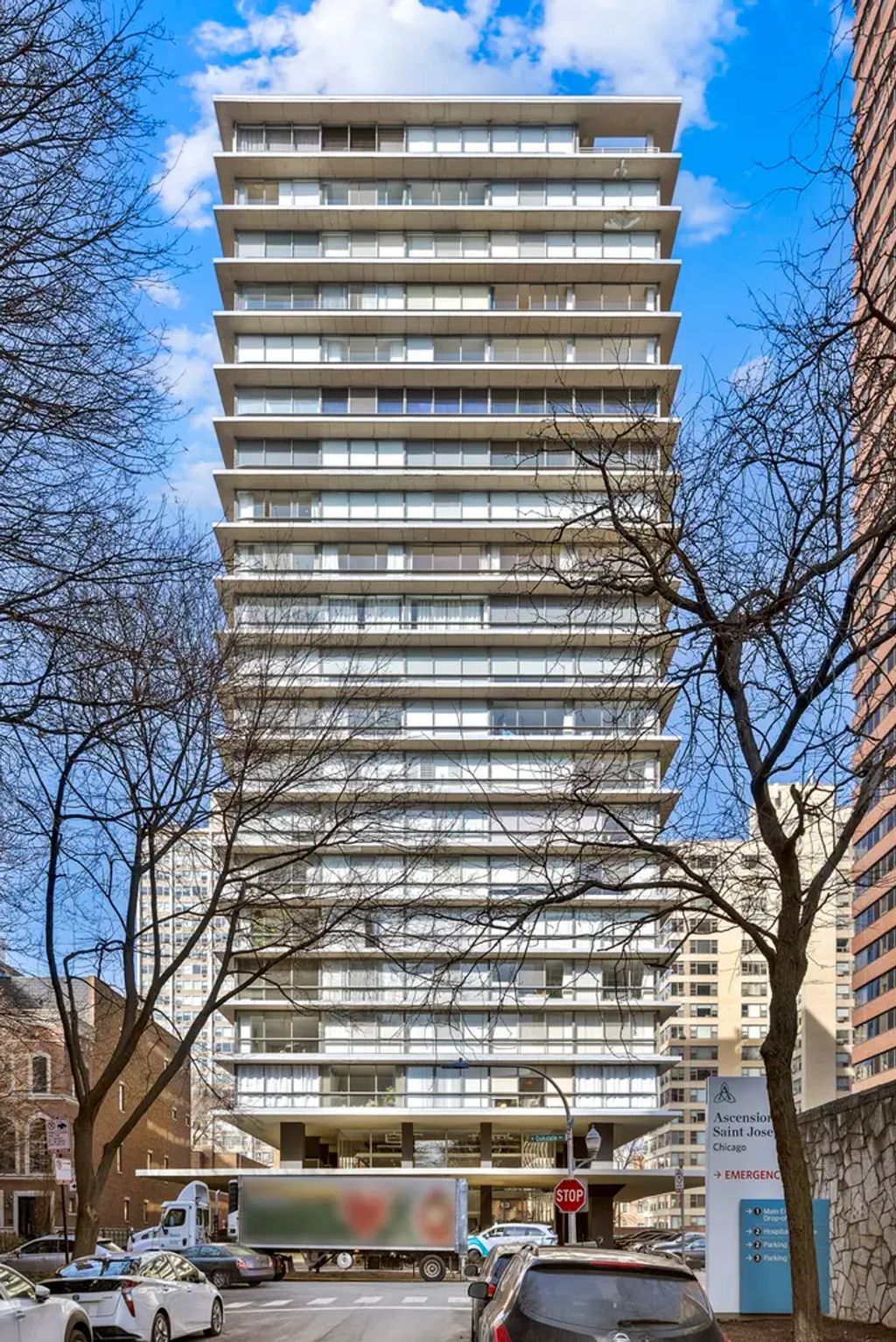 320 W Oakdale Avenue 1301-1302, Chicago