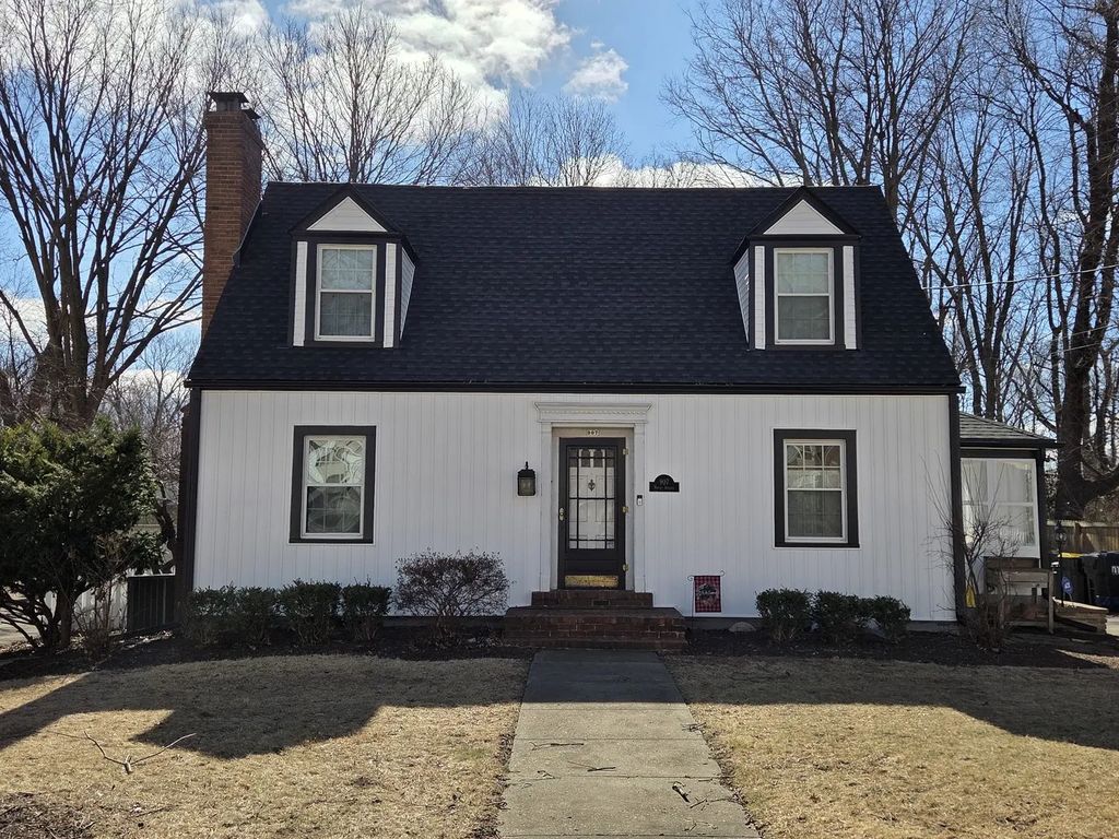 907 W Hovey Avenue, Normal