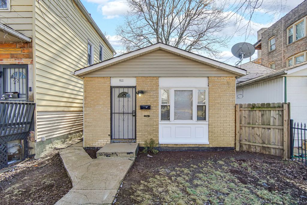 911 E 76th Street, Chicago, 60619