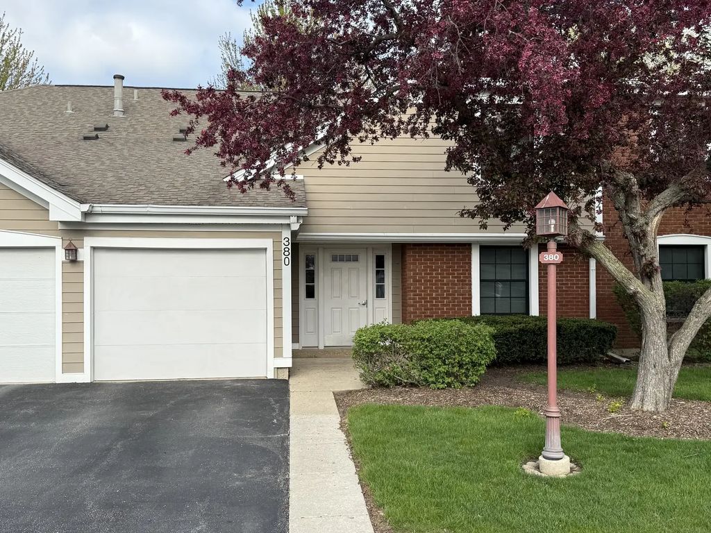 380 Heather Court B2, Schaumburg