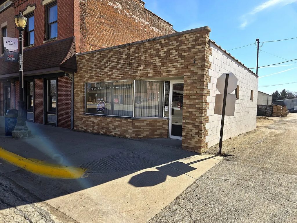 115 E Mason Street, Polo