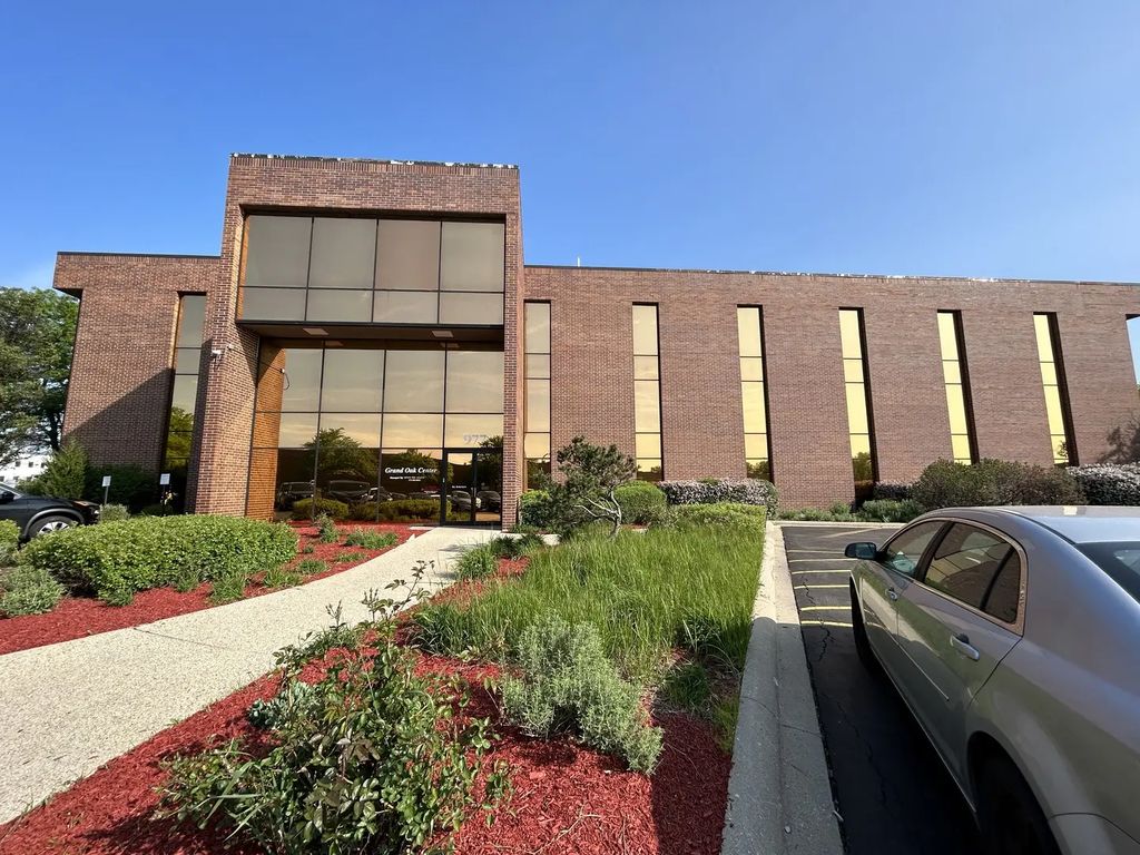 977 N Oaklawn Avenue, Elmhurst