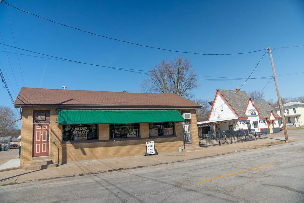 220 N Pine Street, Davenport