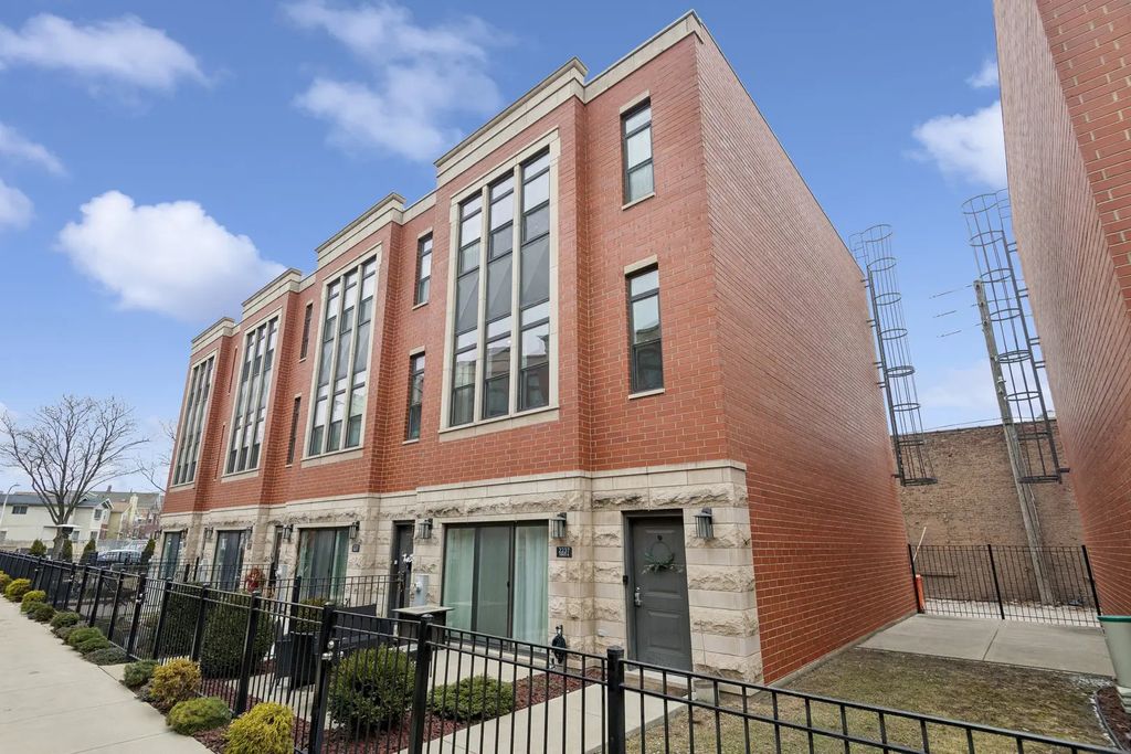 2237 W Coulter Street 4, Chicago, 60608
