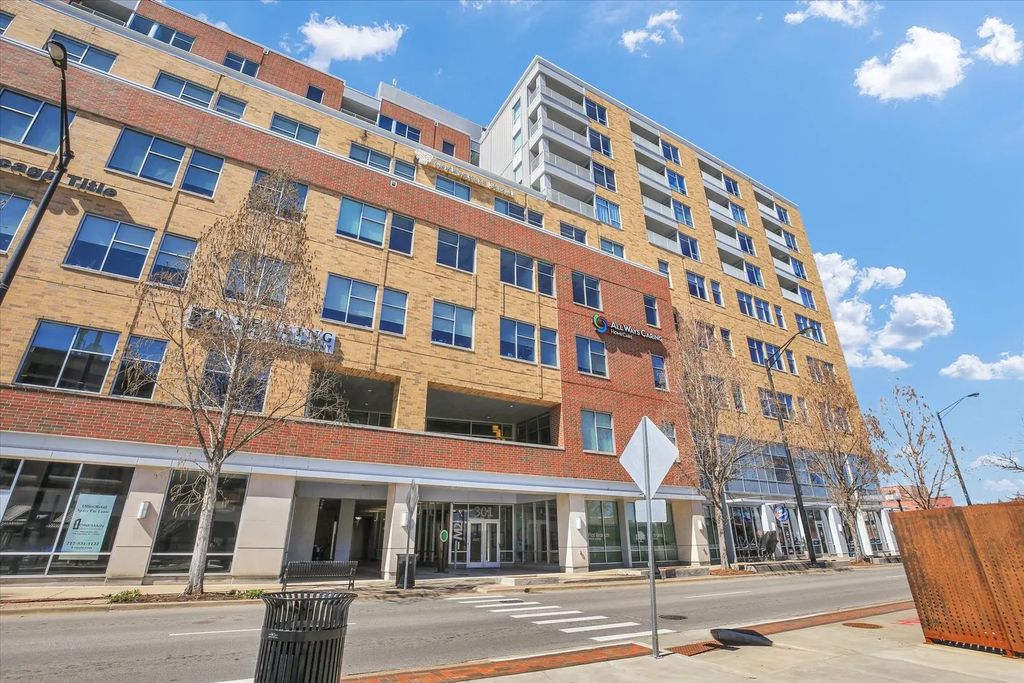 301 N Neil Street 608, Champaign