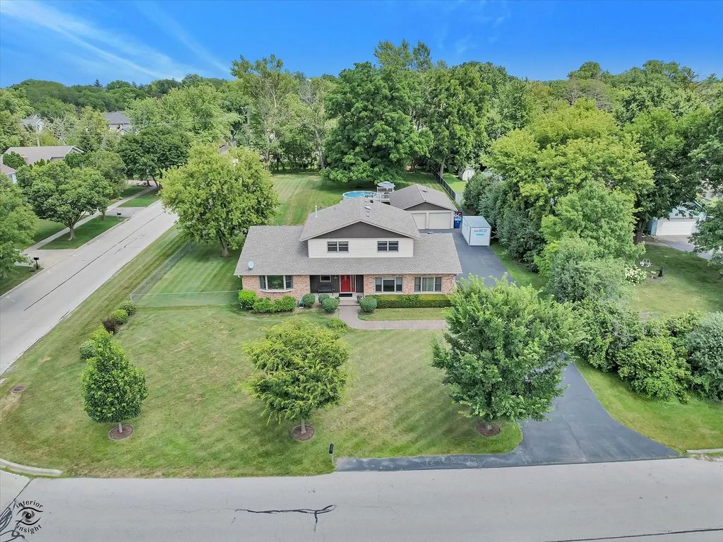 5701 Walnut Avenue, Downers Grove