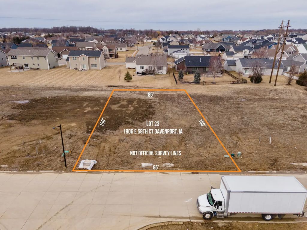 1906 E 59th Court, Davenport