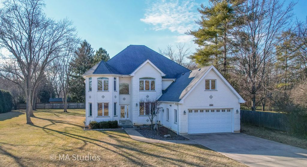9030 Elm Avenue, Burr Ridge