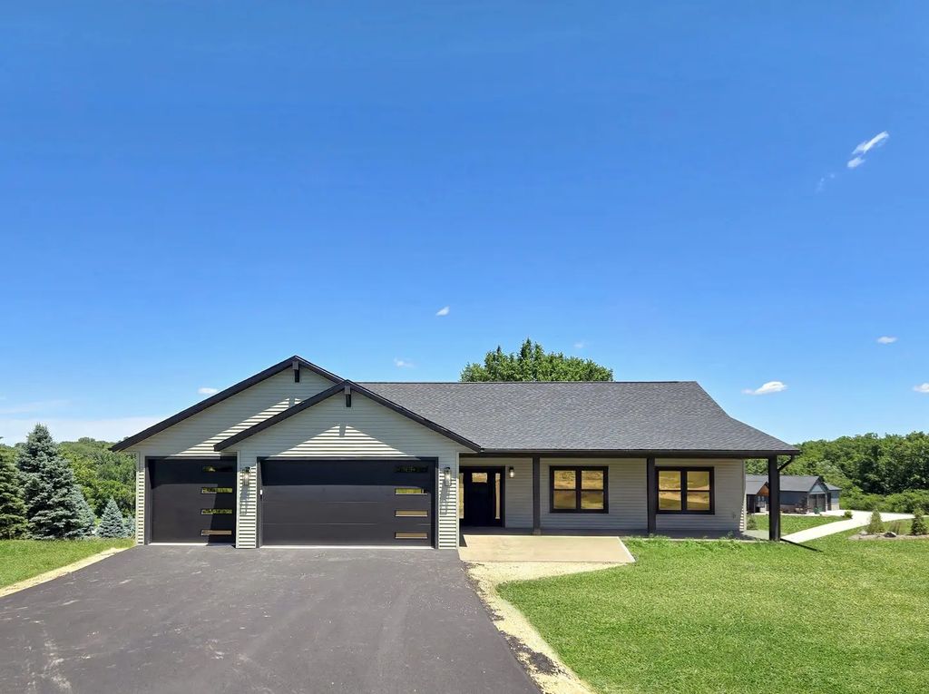 21-51 Marina Court, Lake Carroll