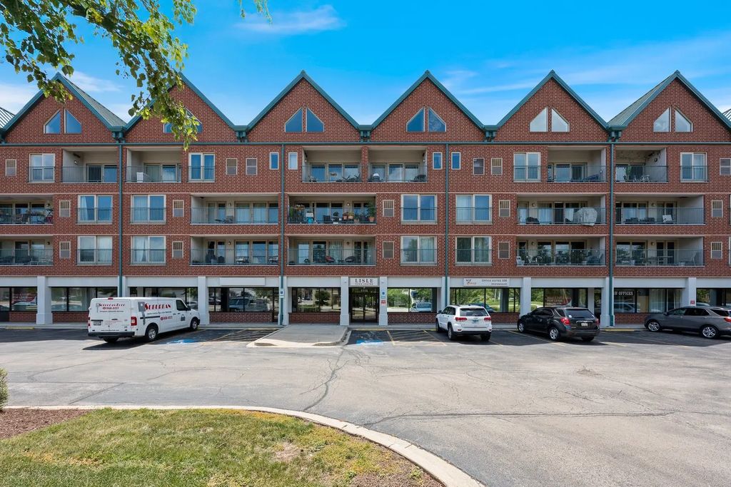 1111 Burlington Avenue 108j, Lisle