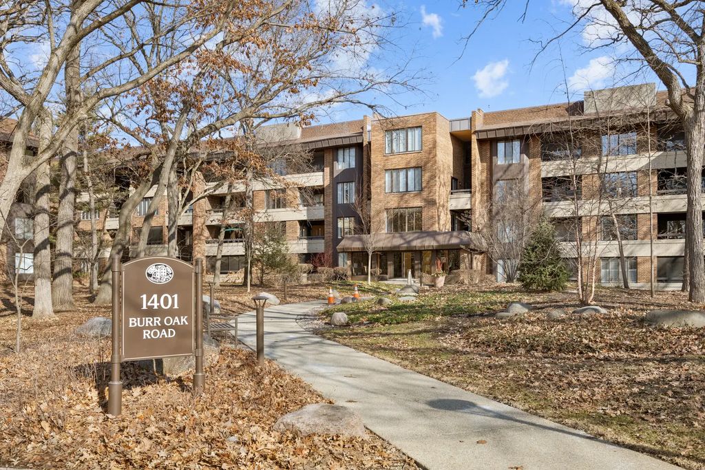 1401 Burr Oak Road 117b, Hinsdale