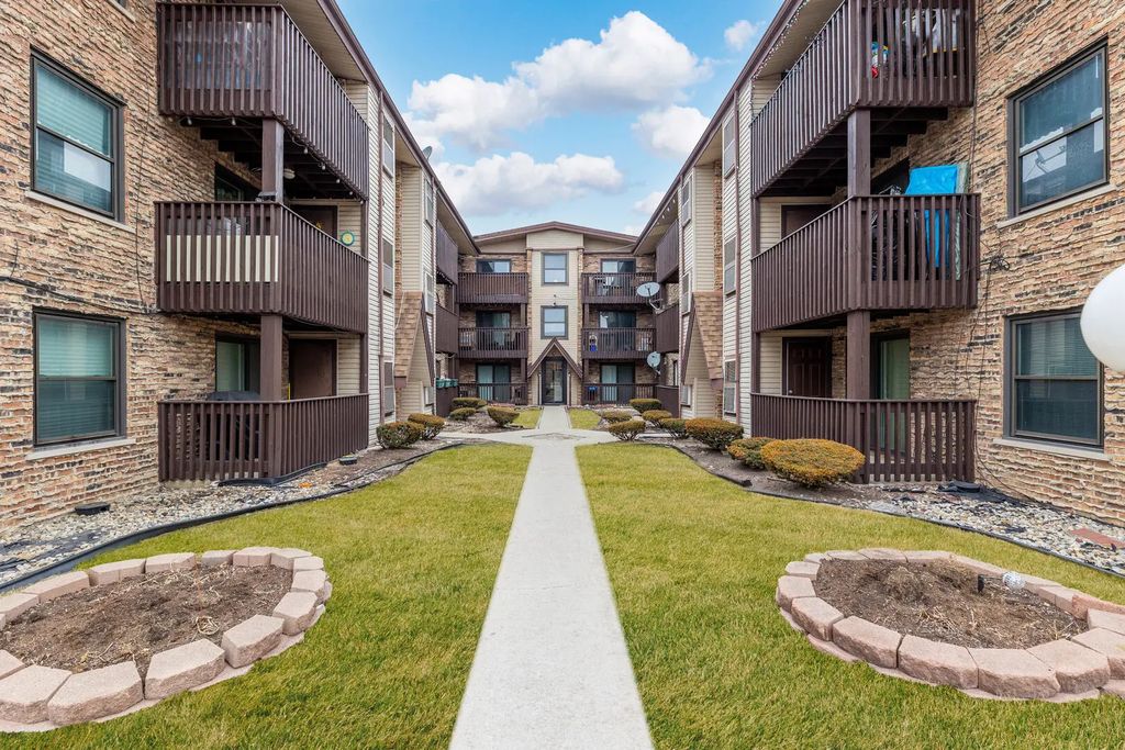 4553 W 56th Street 208e, Chicago, 60629