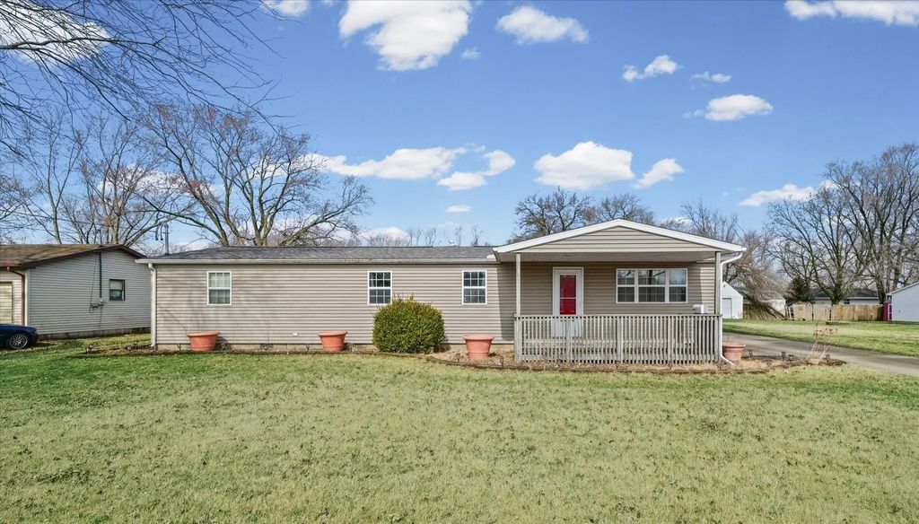 1095 Eastview Drive, Paxton