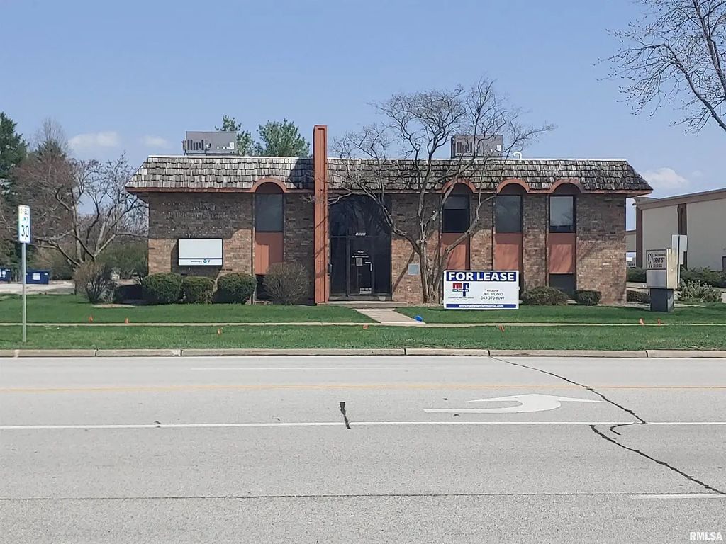 1980 Spruce Hills Drive, Bettendorf
