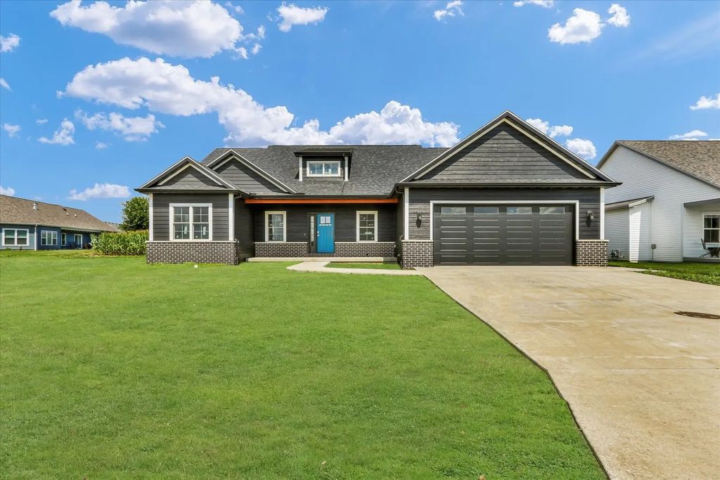 2834 Stone Creek Boulevard, Urbana