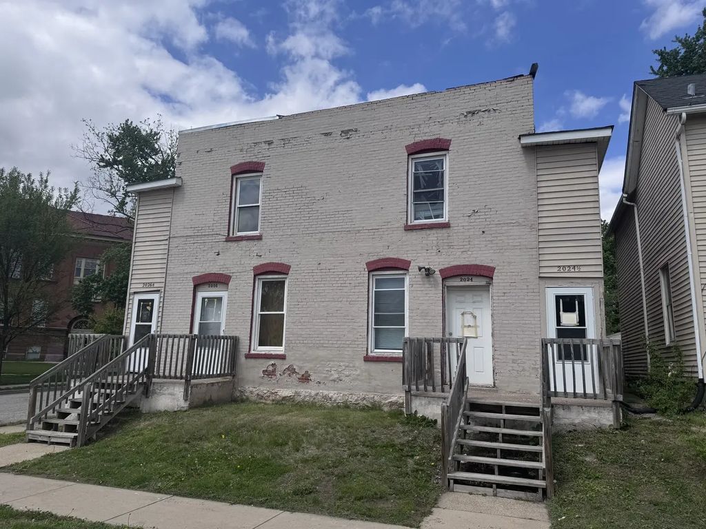 2024 W 6th Street, Davenport